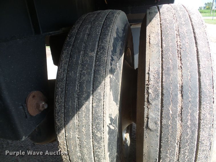 image for item DD0386 2011 Merritt 4200X096X068X2C double hopper bottom grain trailer