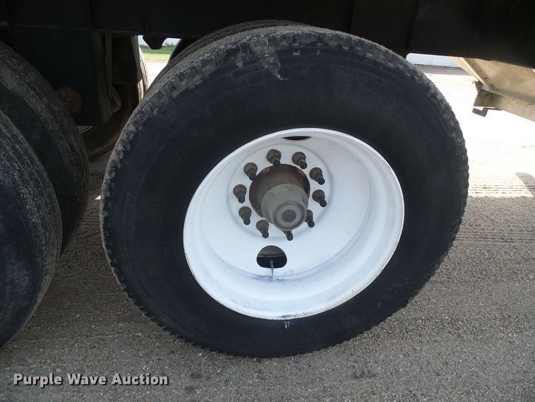 image for item DD0386 2011 Merritt 4200X096X068X2C double hopper bottom grain trailer