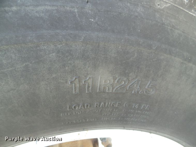 image for item DD0386 2011 Merritt 4200X096X068X2C double hopper bottom grain trailer