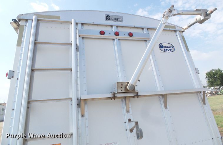 image for item DD0386 2011 Merritt 4200X096X068X2C double hopper bottom grain trailer