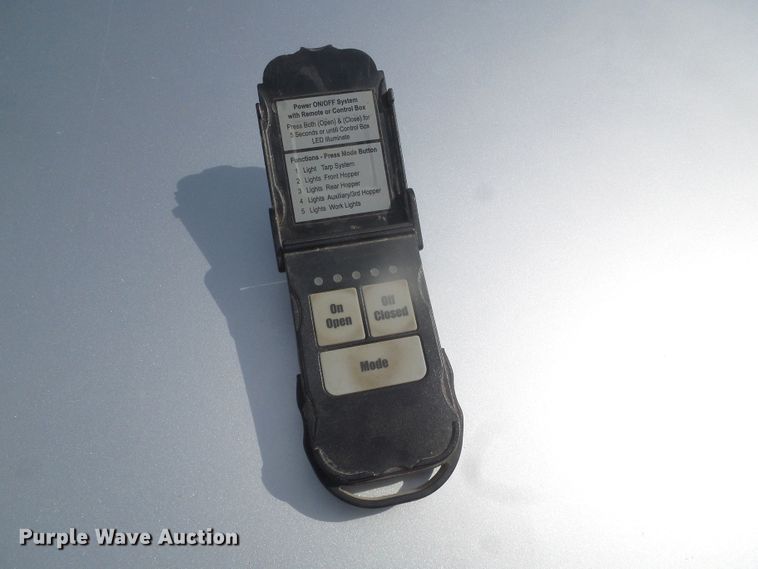 image for item DD0386 2011 Merritt 4200X096X068X2C double hopper bottom grain trailer