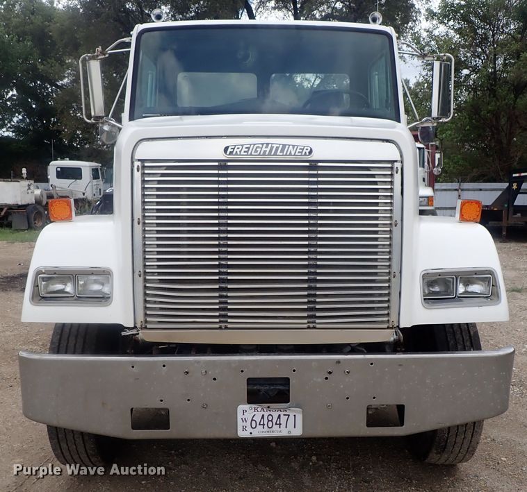 image for item DE0667 1986 Freightliner FLC112  semi truck