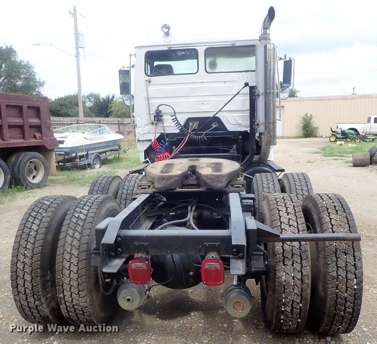 image for item DE0667 1986 Freightliner FLC112  semi truck