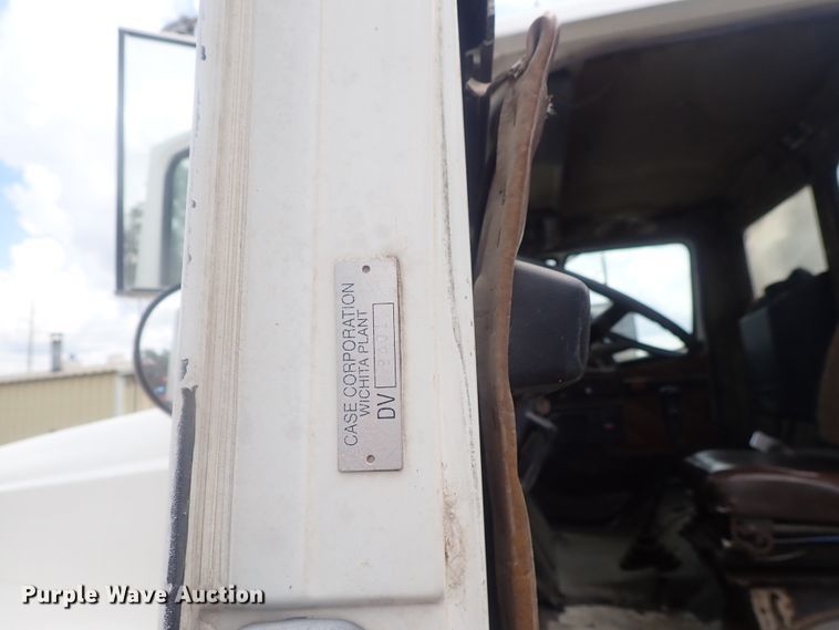 image for item DE0667 1986 Freightliner FLC112  semi truck