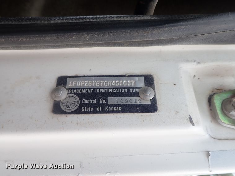 image for item DE0667 1986 Freightliner FLC112  semi truck