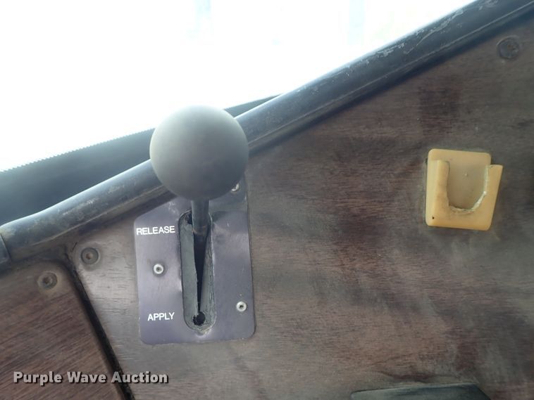 image for item DE0667 1986 Freightliner FLC112  semi truck