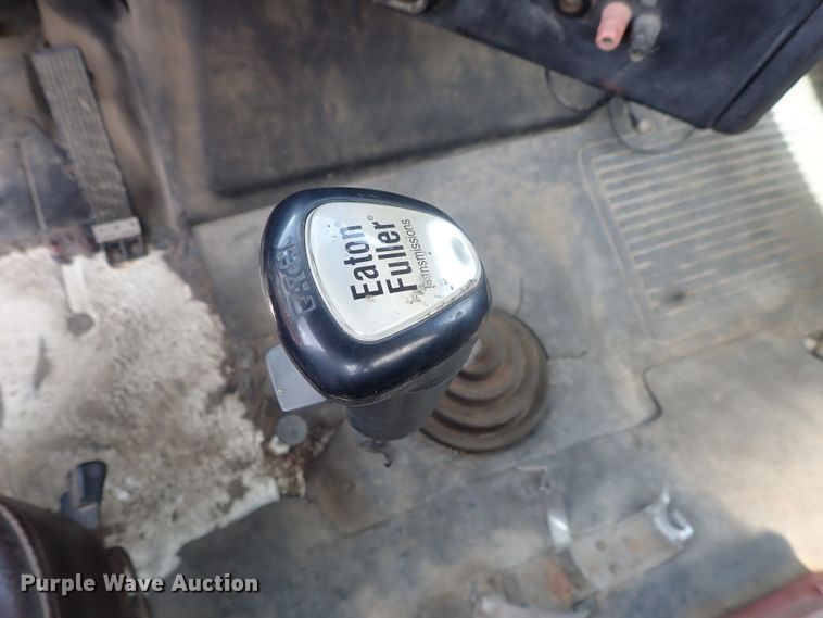 image for item DE0667 1986 Freightliner FLC112  semi truck