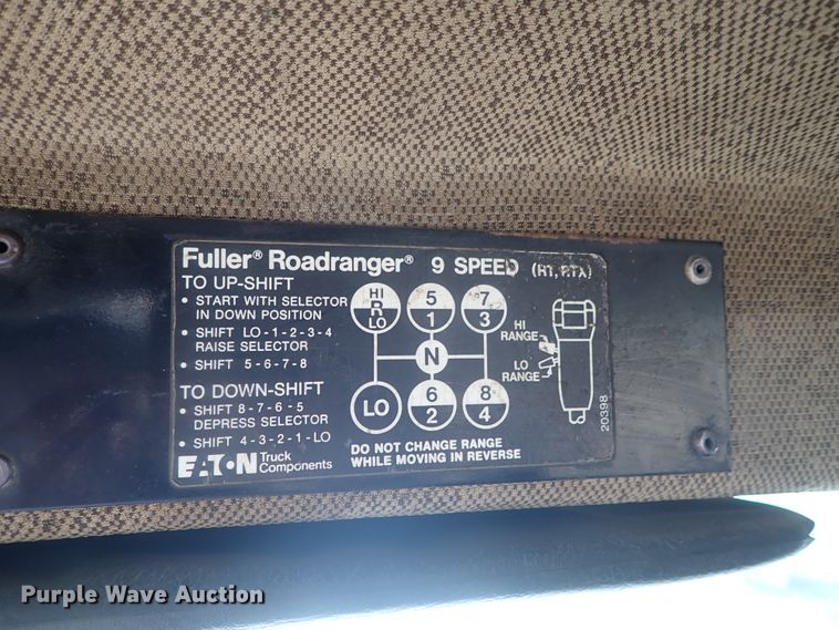 image for item DE0667 1986 Freightliner FLC112  semi truck