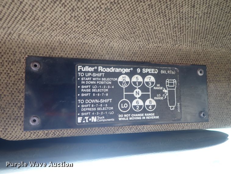 image for item DE0667 1986 Freightliner FLC112  semi truck