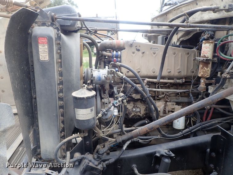 image for item DE0667 1986 Freightliner FLC112  semi truck