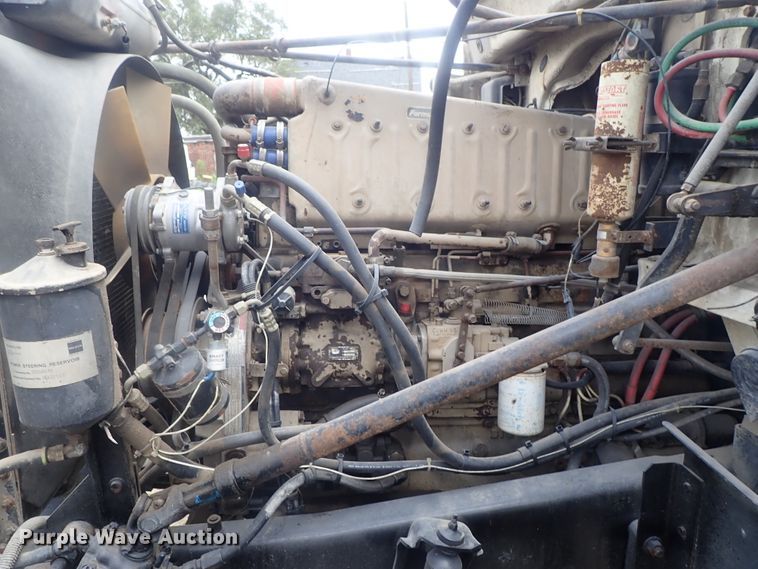 image for item DE0667 1986 Freightliner FLC112  semi truck