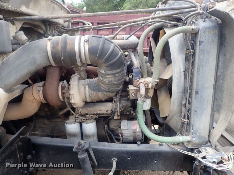 image for item DE0667 1986 Freightliner FLC112  semi truck