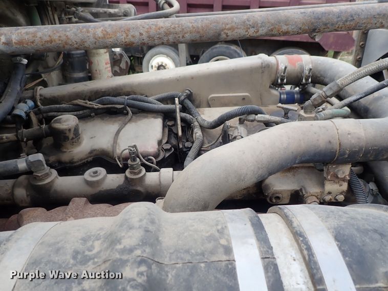 image for item DE0667 1986 Freightliner FLC112  semi truck