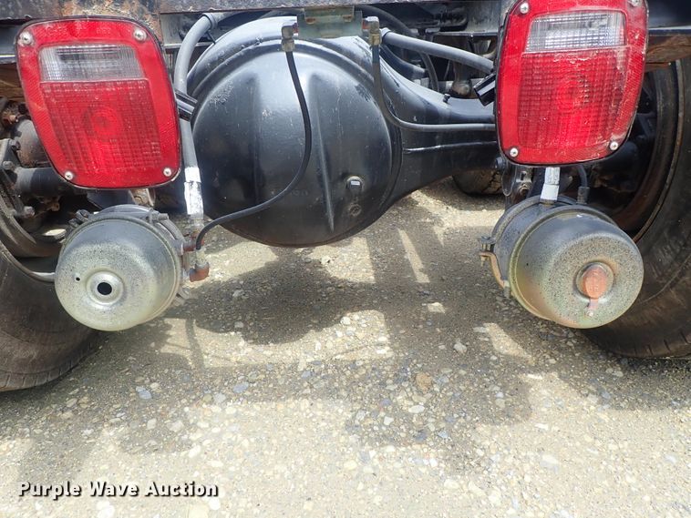 image for item DE0667 1986 Freightliner FLC112  semi truck