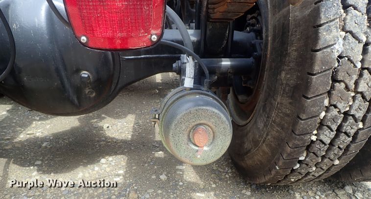 image for item DE0667 1986 Freightliner FLC112  semi truck