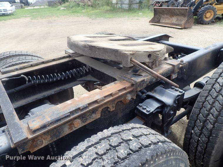 image for item DE0667 1986 Freightliner FLC112  semi truck