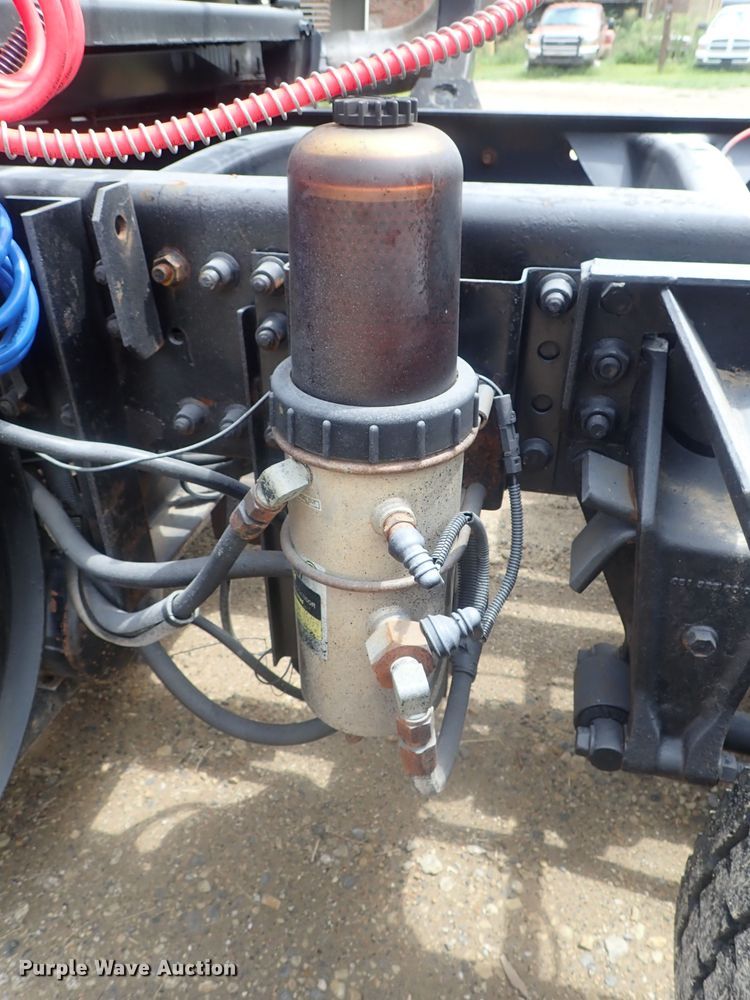 image for item DE0667 1986 Freightliner FLC112  semi truck