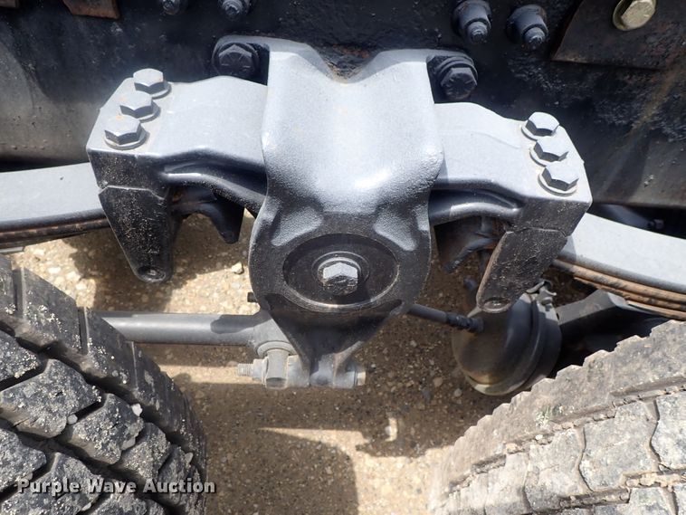 image for item DE0667 1986 Freightliner FLC112  semi truck