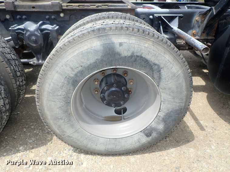 image for item DE0667 1986 Freightliner FLC112  semi truck