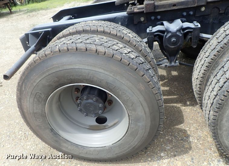 image for item DE0667 1986 Freightliner FLC112  semi truck