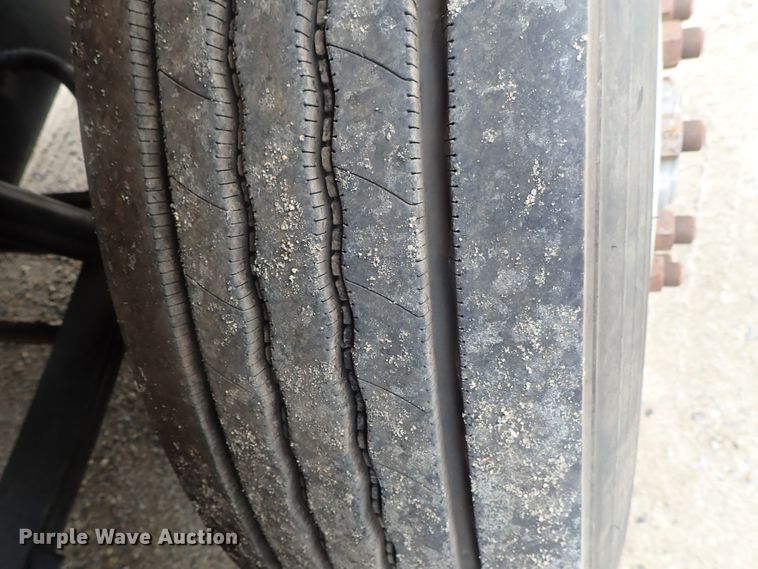 image for item DE0667 1986 Freightliner FLC112  semi truck