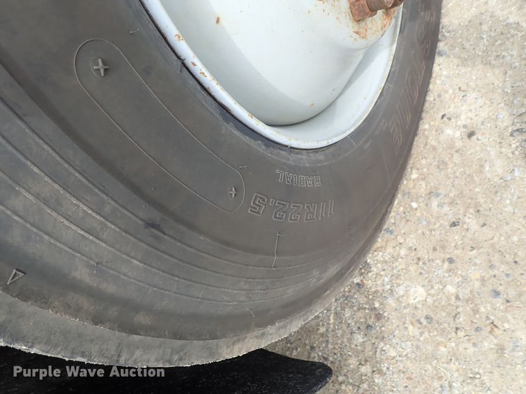 image for item DE0667 1986 Freightliner FLC112  semi truck