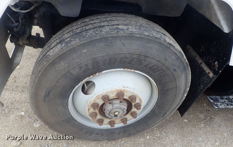 image for item DE0667 1986 Freightliner FLC112  semi truck