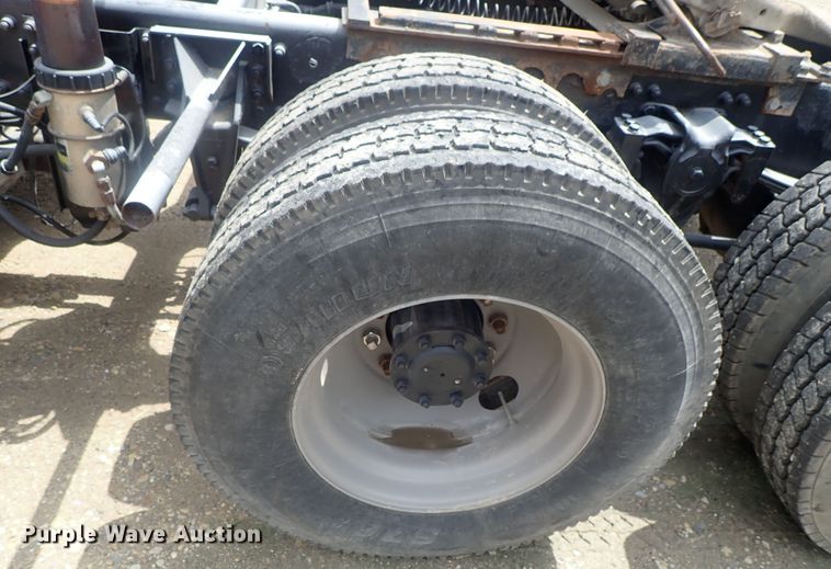 image for item DE0667 1986 Freightliner FLC112  semi truck