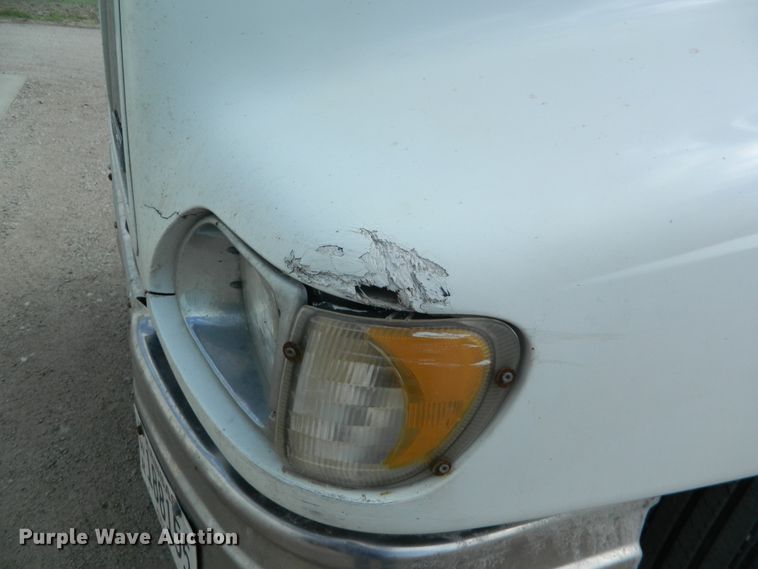 image for item DE4461 1998 International 9200  semi truck