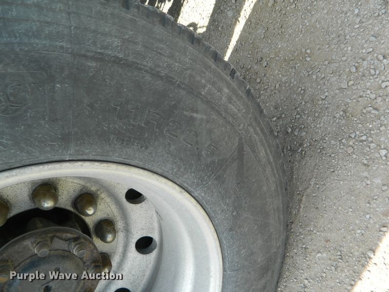 image for item DE4461 1998 International 9200  semi truck