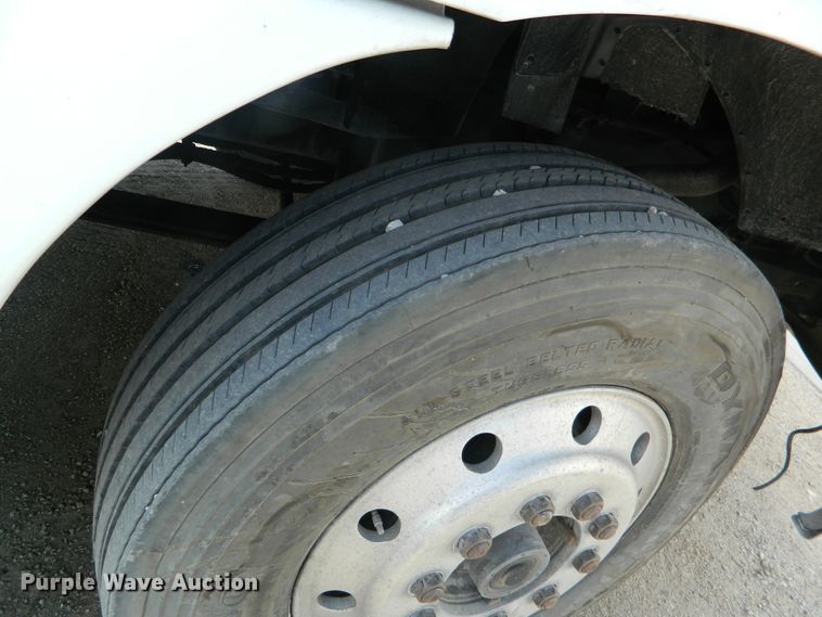 image for item DE4461 1998 International 9200  semi truck