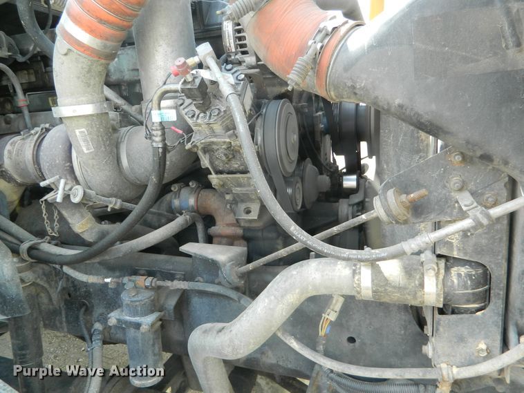 image for item DE4461 1998 International 9200  semi truck