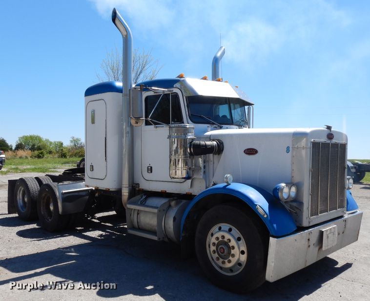 image for item DE5592 1986 Peterbilt 379 semi truck