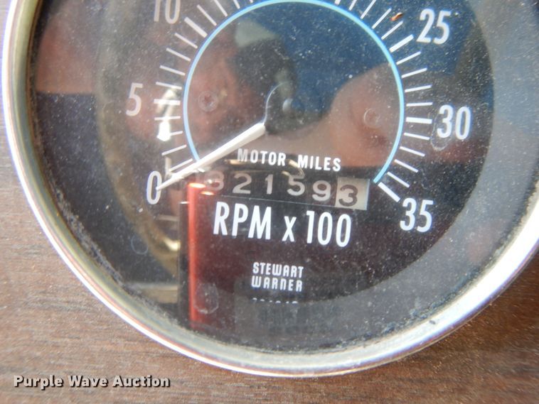 image for item DE5592 1986 Peterbilt 379 semi truck