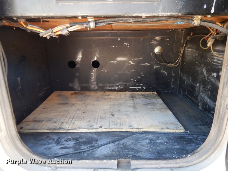 image for item DE5592 1986 Peterbilt 379 semi truck