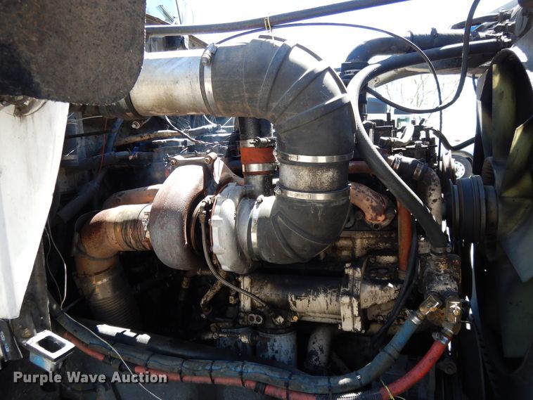 image for item DE5592 1986 Peterbilt 379 semi truck