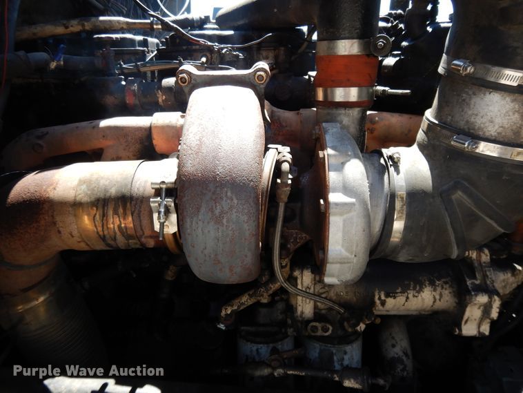 image for item DE5592 1986 Peterbilt 379 semi truck