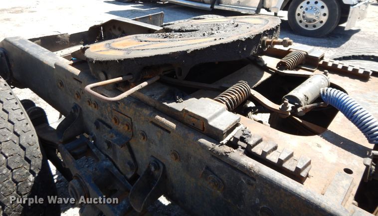 image for item DE5592 1986 Peterbilt 379 semi truck