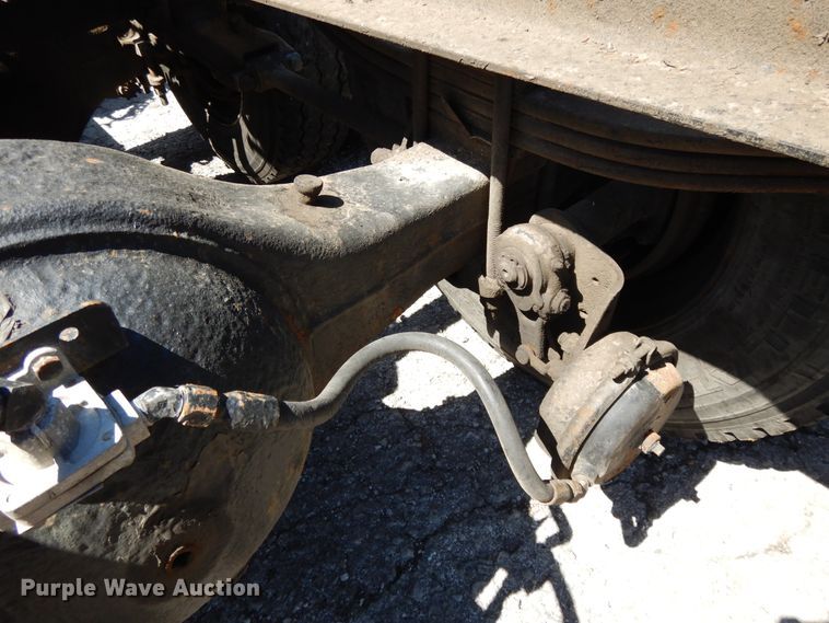 image for item DE5592 1986 Peterbilt 379 semi truck