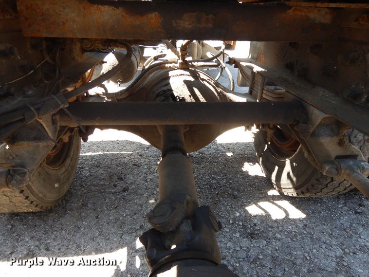 image for item DE5592 1986 Peterbilt 379 semi truck