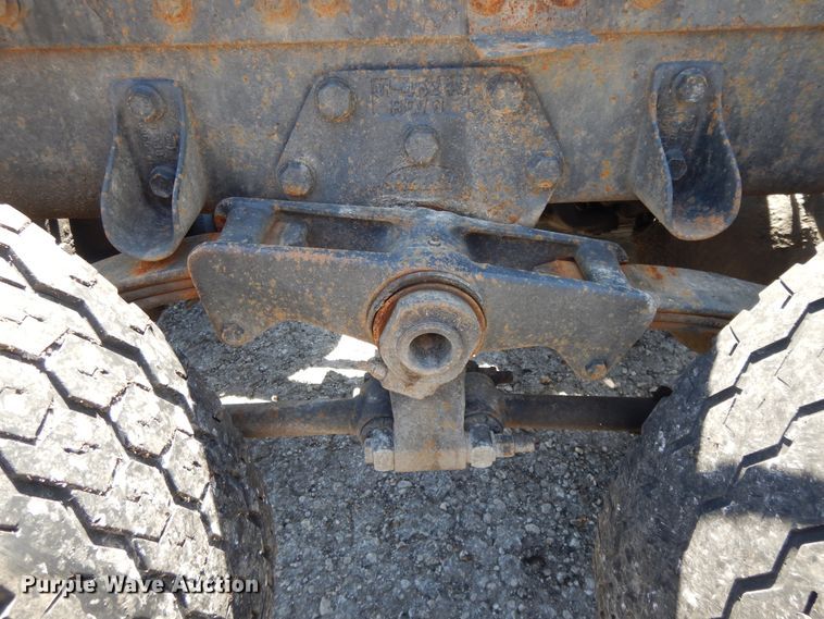 image for item DE5592 1986 Peterbilt 379 semi truck