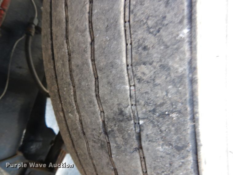 image for item DE5592 1986 Peterbilt 379 semi truck