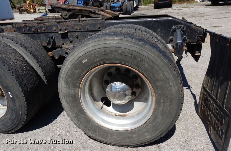 image for item DE5592 1986 Peterbilt 379 semi truck