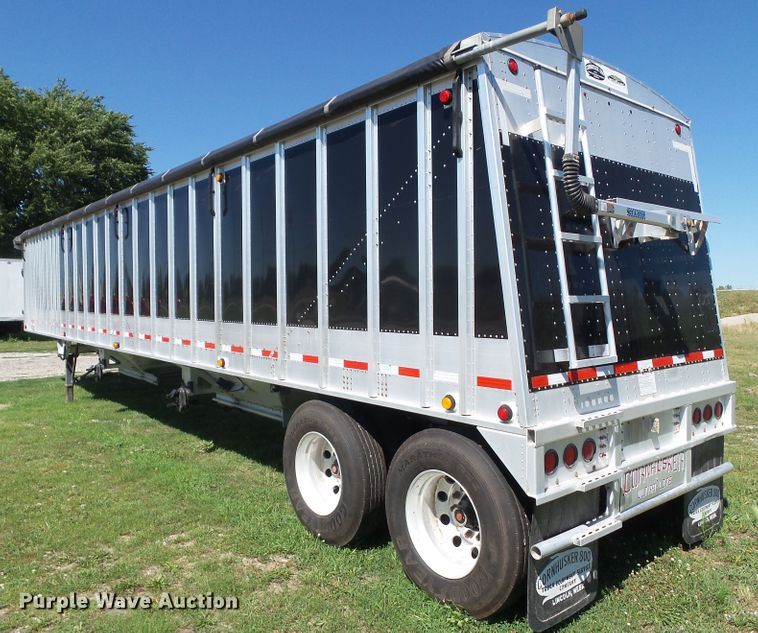image for item DF0855 2014 Corn Husker 800ALSR-121713-7874 double hopper bottom grain trailer