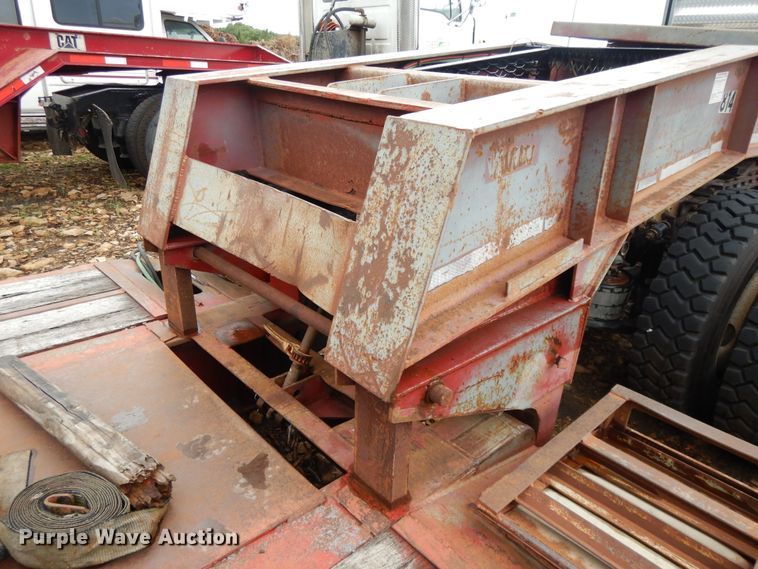 image for item DF5167 2004 Witzco Challenger RG35 lowboy equipment trailer