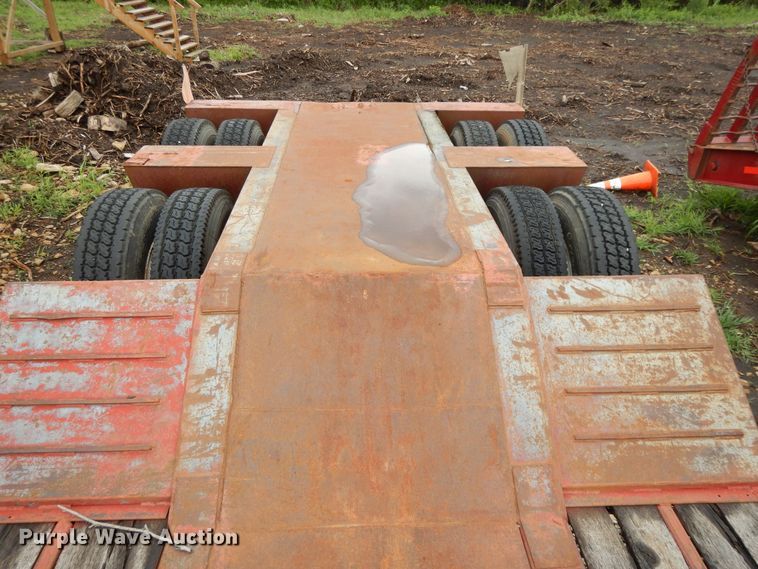 image for item DF5167 2004 Witzco Challenger RG35 lowboy equipment trailer