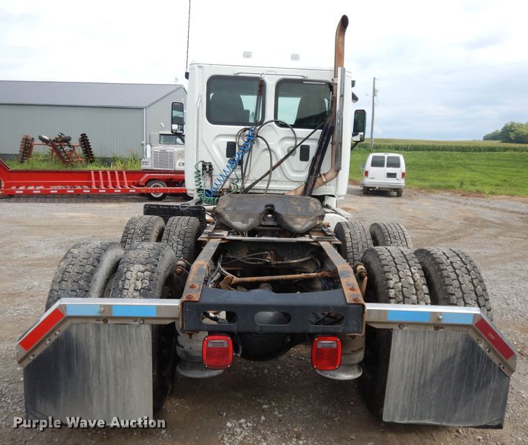 image for item DF5241 2008 Freightliner Cascadia  semi truck