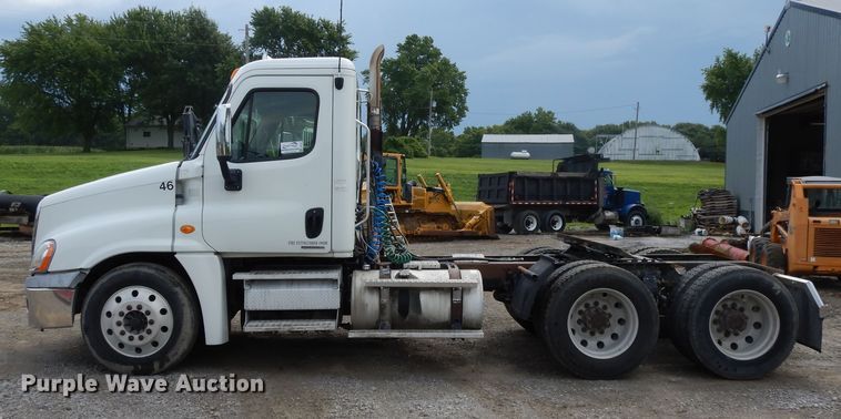 image for item DF5241 2008 Freightliner Cascadia  semi truck