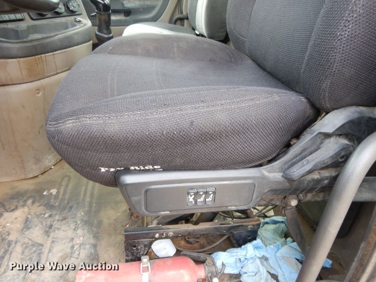 image for item DF5241 2008 Freightliner Cascadia  semi truck