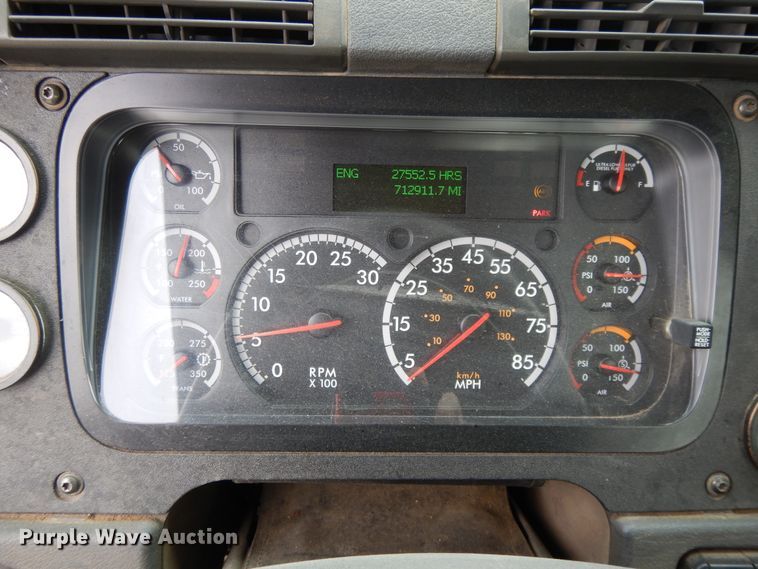 image for item DF5241 2008 Freightliner Cascadia  semi truck